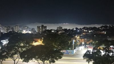 مسيرات مجهولة وإطلاق نار.. ماذا يحدث قرب القصر الرئاسي في فنزويلا؟