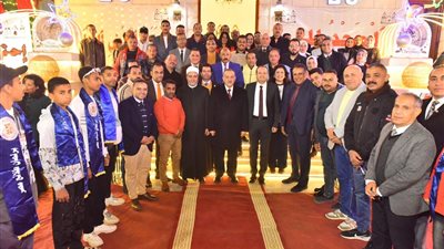 محافظ أسيوط يقدم التهنئة بعيد الميلاد خلال جولة بعدد من الكنائس 