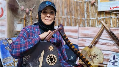 فاطمة المرسي..أول عازفة على آلة السمسمية التراثية: غنيت للحرب والحب وورثت الفن