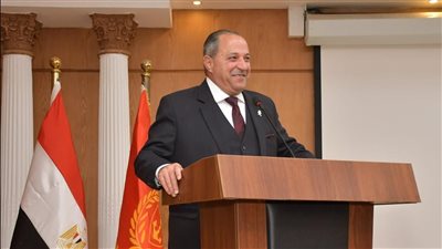 محافظ بورسعيد يهنئ  الأقباط العاملين بالمحافظة بعيد الميلاد المجيد2026