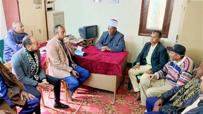 مدير أوقاف الوادي الجديد يتفقد إدارة باريس ويجتمع بجهازها الإداري