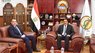 محافظ مطروح يستقبل رئيس جهاز العلمين لمناقشة تطوير منطقة زهرة العلمين