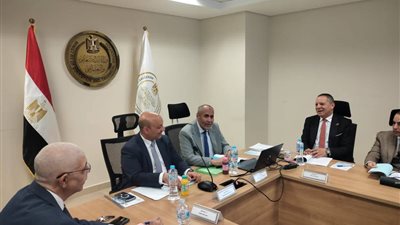رئيس جامعة دمياط يشارك في اجتماع مجلس إدارة المركز القومي للامتحانات