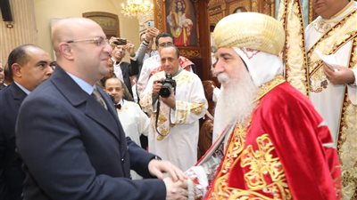 محافظ بني سويف والقيادات الأمنية يقدمون التهنئة للأخوة الأقباط بعيد الميلاد