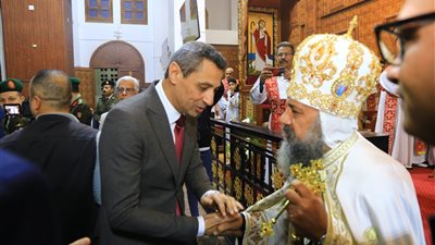 محافظ السويس يهنئ الأخوة الأقباط بعيد الميلاد المجيد