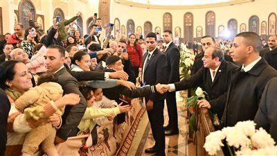 الكاتب الصحفي أحمد صبري يشارك قداس عيد الميلاد المجيد