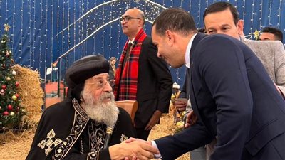 من كاتدرائية العباسية.. النائب محمد زكي يهنئ قداسة البابا تواضروس بعيد الميلاد