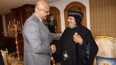 محافظ القليوبية ومدير الأمن يقدمان التهنئة بعيد الميلاد بمطرانية شبرا الخيمة