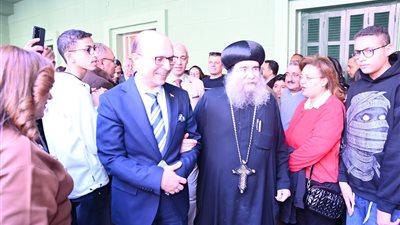 رئيس جامعة أسيوط يهنئ قداسة الأنبا يوأنس بعيد الميلاد المجيد