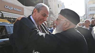 محافظ الغربية يشارك الإخوة الأقباط احتفالات عيد الميلاد ويوزع هدايا الرئيس 