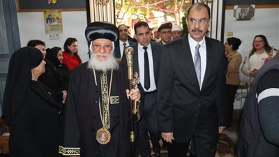 محافظ سوهاج يختتم الجولة بتهنئة الأقباط بمطرانيات طما وطهطا وكنيسة المراغة
