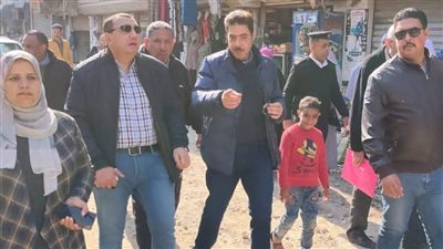 إزالة التند والأرصفة المخالفة ورفع إشغالات الباعة الجائلين بكفر الدوار