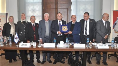 ندوة بالغرفة التجارية في الإسكندرية تكشف سيطرة 10 شركات علي الموانئ في العالم