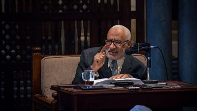شيخ الأزهر يهنئ العلَّامة «أبو موسى» بتتويجه بجائزة الملك فيصل لخدمة الإسلام 