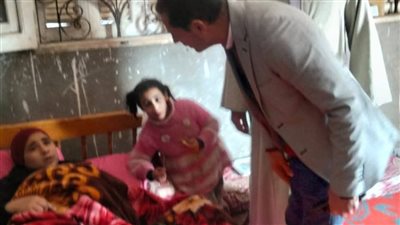 رئيس مدينة السادات بالمنوفية يطمئن على الناجيين من انقلاب قارب بجزيرة أبونشابه