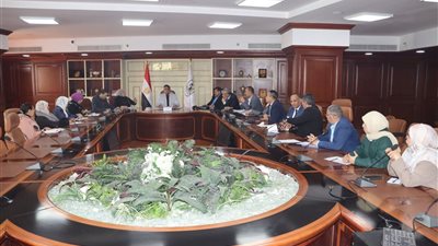 سكرتير عام مساعد بنى سويف يبحث تقارير الاداء بملف التصالح