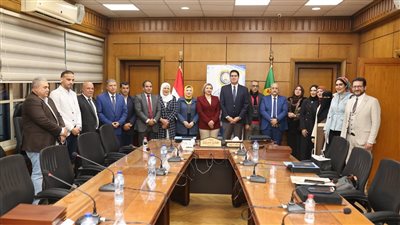 محافظ الدقهلية يكرم فريق عمل ملف انضمام المنصورة لعضوية شبكة اليونسكو 