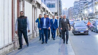 محافظ الإسكندرية يتفقد توسعة شارع أبو قير وإزالة كوبري المشاة بسيدي جابر