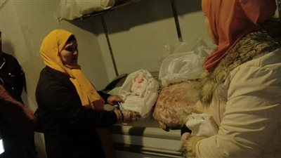 ضبط لحوم فاسدة وسلع مجهولة المصدر قبل تقديمها للزبائن داخل مطعمين في بنها