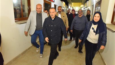 محافظ أسيوط يتفقد اللمسات الأخيرة لمعرض الأسر المنتجة أسفل كوبري فيصل