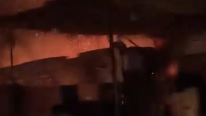 جانب من الحريق 
