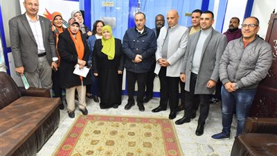 محافظ أسيوط يبحث توسيع مشروعات الألبان مع جمعية سيدات الأعمال