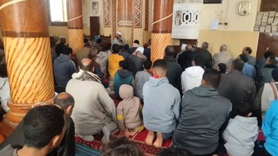 روحانية القرآن تملأ مساجد أسيوط بمقرأة الجمهور عقب صلاة الجمعة