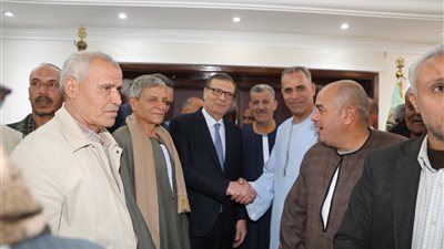وزير الزراعة يستقبل عدد من مزارعين ويوجه بصرف الأسمدة للمنتفعين|تفاصيل 