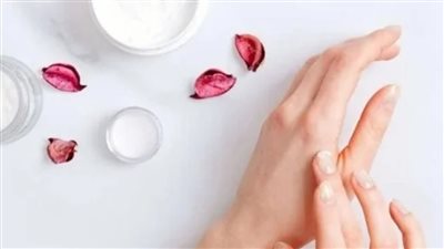 جفاف اليدين في الشتاء؟ روتين طبيعي يعالج المشكلة من جذورها