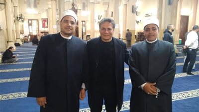 النائب طاهر الخولي يؤدي صلاة الجمعة في مسجد صلاح الدين بالمنيل 
