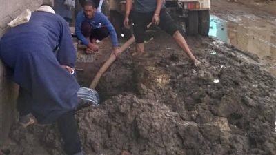 إصلاح هبوط أرضى بأحد شوارع العياط بسبب كسر ماسورة مياه