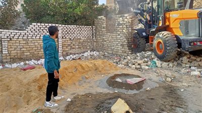 حي الأربعين بالسويس: إزالة مخالفة بناء فى المهد وتكثيف حملات النظافة 
