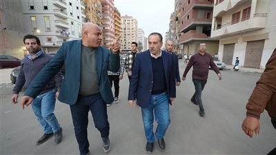 محافظ أسيوط يتابع رصف شارع ترعة عبد الله ويشدد على فتح طرق بديلة لتخفيف الزحام
