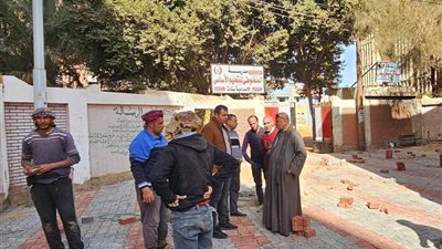 استمرار تركيب بلاط الإنترلوك بشوارع منفلوط بمحافظة أسيوط ضمن خطة 2025/2026