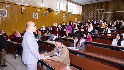 النعماني يواصل متابعته لامتحانات الفصل الدراسي الأول بكلية التربية النوعية 