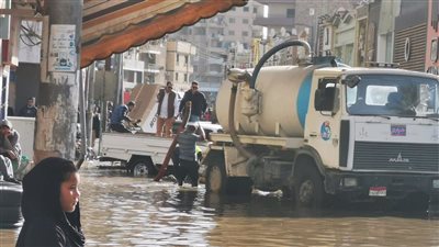 كسر خط مياة رئيسي يربك حركة المرور في مدينة بنها بمحافظة القليوبية 