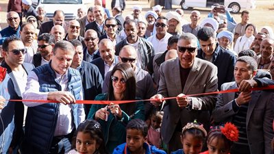 وزيرا الزراعة والتخطيط ومحافظ أسوان يفتتحون محطة الزهراء للطاقة الشمسية