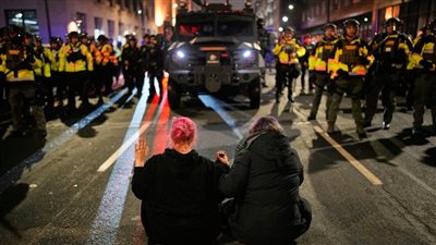 بعد حادثتي إطلاق النار في مينيابوليس وبورتلاند.. احتجاجات في جميع أنحاء أمريكا