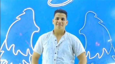 شهيد لقمة العيش.. مصرع عامل بعد انغلاق مكبس حديد عليه بالصف