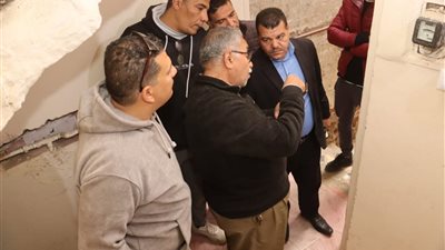 بني سويف : معاينة لوحدة سكنية بعد بلاغ بتهدم أحد حوائطها