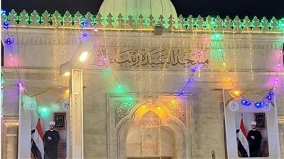 بين الشكل والجوهر.. صور وزير الأوقاف تشعل الجدل على أسوار مسجد السيدة زينب