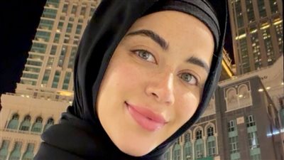 «جبرت قلبي بزيارة بيتك الكريم».. يارا السكري تشارك جمهورها أجواء العمرة