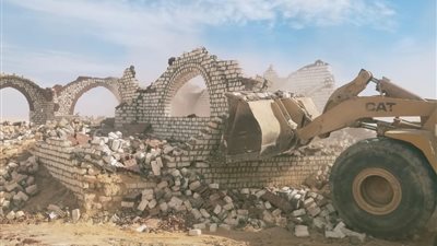 أسيوط تسترد 1669 فدانًا وتزيل 98 حالة تعدٍ في أول أيام الموجة 28 للإزالات