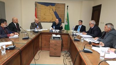 نائب محافظ الجيزة يتابع الجهود المبذولة لطرح الفرص الاستثمارية بالواحات 