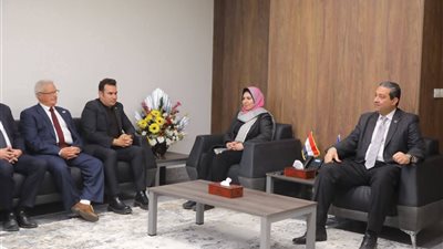 محافظ دمياط يلتقى مع أعضاء اللجنة المؤقتة لإدارة نادى دمياط الرياضى