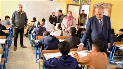 وكيل وزارة التعليم ببورسعيد يتابع انتظام امتحانات الفصل الدراسي الأول