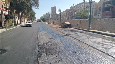 محافظ أسيوط: رصف شارع الجلاء بحي شرق يصل لمراحل متقدمة لتعزيز الحركة المرورية