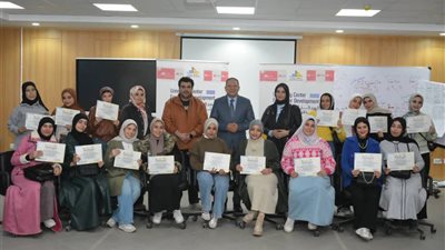 رئيس جامعة دمياط يسلم شهادات اجتياز دورة ريادة الأعمال للطلاب