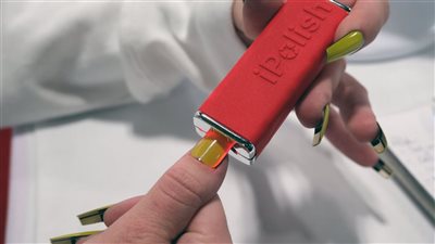 بضغطة زرار.. تقنية جديدة لطلاء الأظافر قادرة على تغيير اللون فوراً
