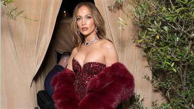 العالمية جينيفر لوبيز بإطلالة فخمة خلال حفل Vanity Fair